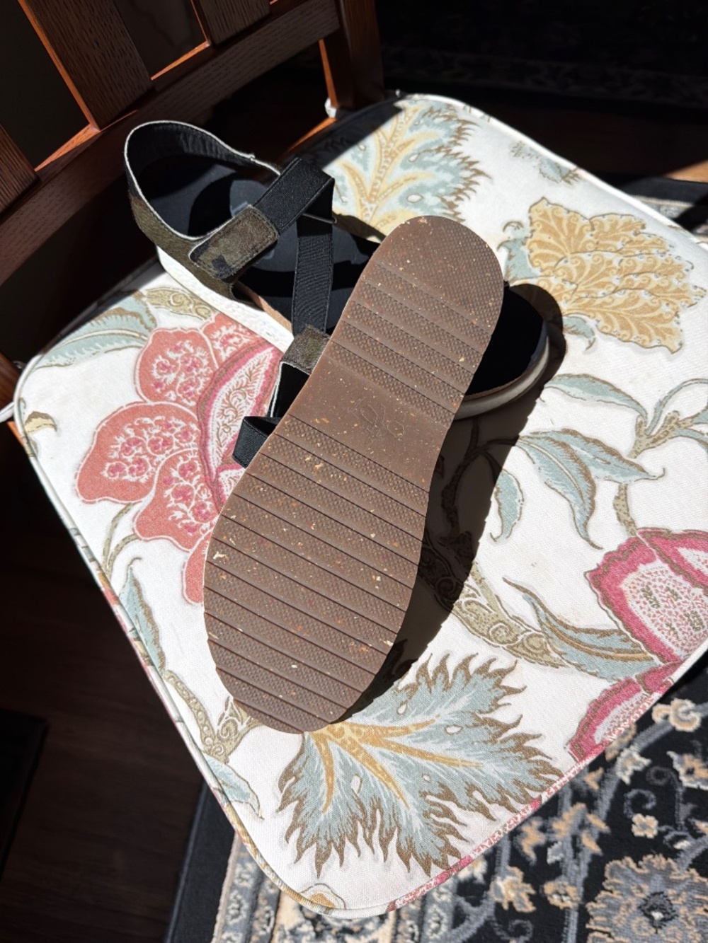 Adorable sandals! - Picture 5 of 5